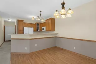 1527 Summerset Dr, Racine, WI 53406 - Photo 19