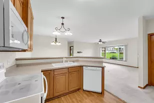 1527 Summerset Dr, Racine, WI 53406 - Photo 23