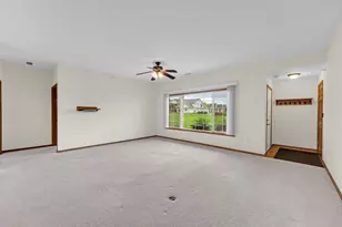 1527 Summerset Dr, Racine, WI 53406 - Photo 9