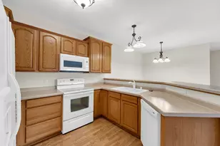 1527 Summerset Dr, Racine, WI 53406 - Photo 21