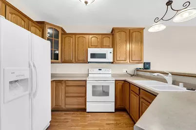 1527  Summerset Dr #91, Racine, WI 53406 - Photo 13