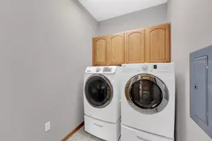 1527 Summerset Dr, Racine, WI 53406 - Photo 37