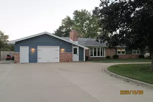 8235 Old Spring St, Racine, WI 53406 - Photo 5