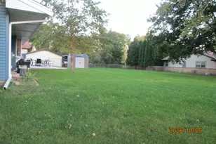 8235 Old Spring St, Racine, WI 53406 - Photo 9