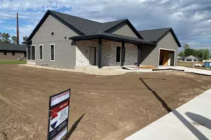 1422 Iris St, Holmen, WI 54636 - Photo 9