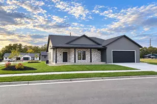 1422 Iris St, Holmen, WI 54636 - Photo 1