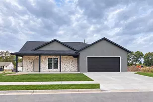 1422 Iris St, Holmen, WI 54636 - Photo 1