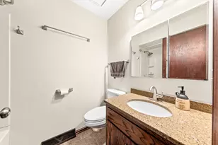5110 S Woodridge Ln, New Berlin, WI 53146 - Photo 27