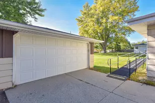 6941 N 89th St, Milwaukee, WI 53224 - Photo 41