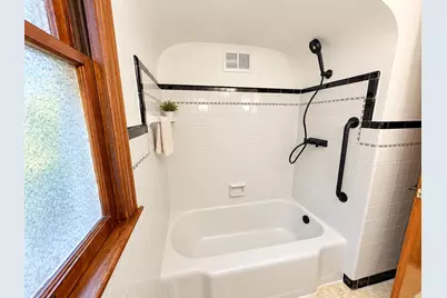 3854 E Carpenter Ave, Cudahy, WI 53110 - Photo 7