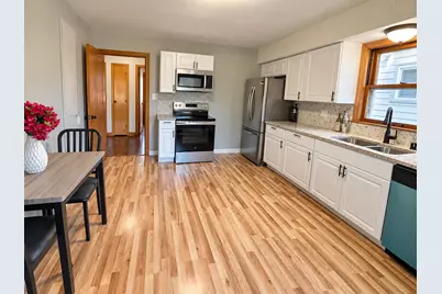 3854 E Carpenter Ave, Cudahy, WI 53110 - Photo 5