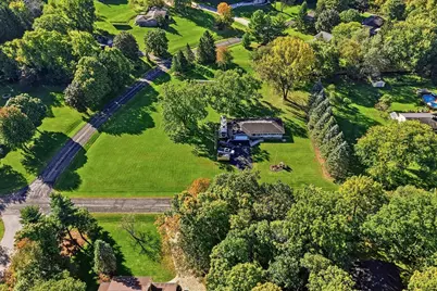 S55W23639  Hickory Ridge Dr, Waukesha, WI 53189 - Photo 5