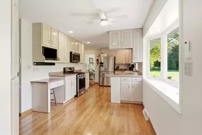 S55W23639  Hickory Ridge Dr, Waukesha, WI 53189 - Photo 19