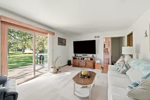 S55W23639 Hickory Ridge Dr, Waukesha, WI 53189 - Photo 11
