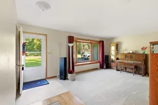 S55W23639 Hickory Ridge Dr, Waukesha, WI 53189 - Photo 9