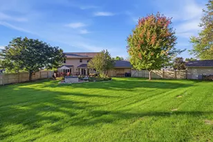 S44W23627 Amy James Dr, Waukesha, WI 53189 - Photo 31