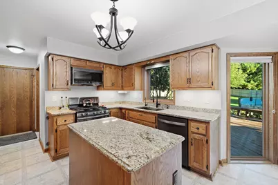 S44W23627  Amy James Dr, Waukesha, WI 53189 - Photo 3