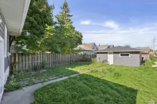 5720 W Rogers St, West Allis, WI 53219 - Photo 17