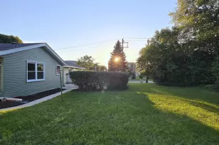 6730 Manchester Dr, Greendale, WI 53129 - Photo 65