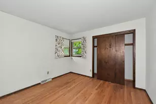 14870 W Kingsway Dr, New Berlin, WI 53151 - Photo 17