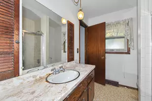 14870 W Kingsway Dr, New Berlin, WI 53151 - Photo 13