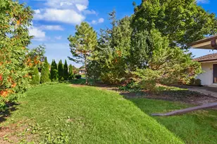 14870 W Kingsway Dr, New Berlin, WI 53151 - Photo 21