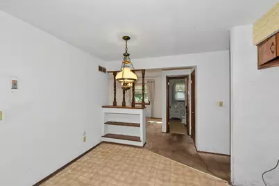 14870 W Kingsway Dr, New Berlin, WI 53151 - Photo 9