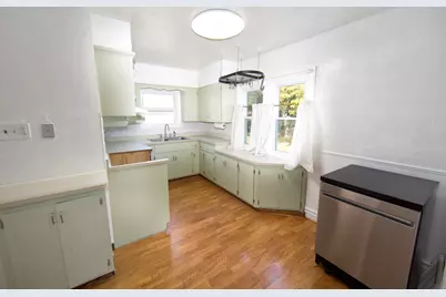 2405 S 92nd St, West Allis, WI 53227 - Photo 9