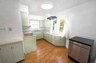 2405 S 92nd St, West Allis, WI 53227 - Photo 9