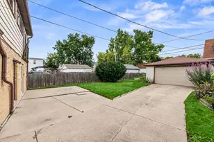 1530 S 90th St, West Allis, WI 53214 - Photo 3