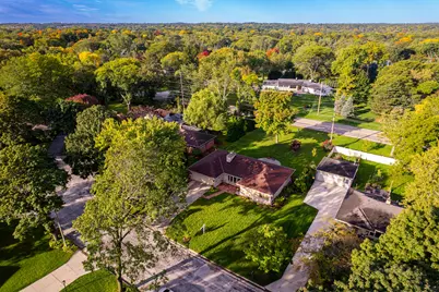 2127  Crestview Ct, Wauwatosa, WI 53226 - Photo 3