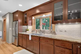 2127 Crestview Ct, Wauwatosa, WI 53226 - Photo 9