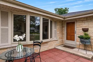2127 Crestview Ct, Wauwatosa, WI 53226 - Photo 5