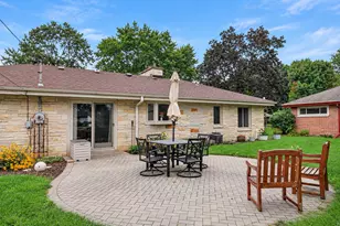 2127 Crestview Ct, Wauwatosa, WI 53226 - Photo 17