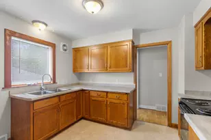 W63N399 Hillcrest Ave, Cedarburg, WI 53012 - Photo 9