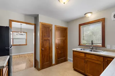 W63N399  Hillcrest Ave, Cedarburg, WI 53012 - Photo 9