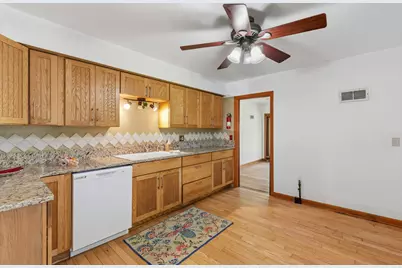 6430 W Freistadt Rd, Mequon, WI 53092 - Photo 5