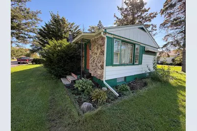 654  Phoenix St, Delavan, WI 53115 - Photo 7