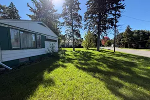 654 Phoenix St, Delavan, WI 53115 - Photo 9