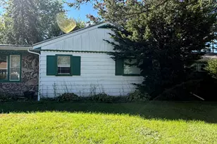 654 Phoenix St, Delavan, WI 53115 - Photo 5