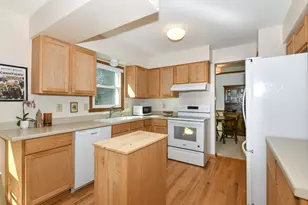 390 E Quail Run, Oak Creek, WI 53154 - Photo 9