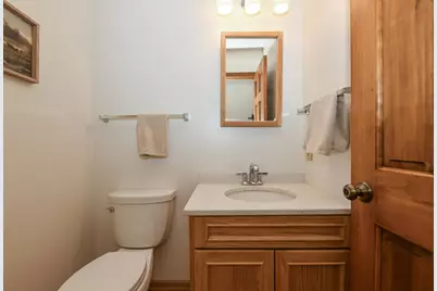 390 E Quail Run, Oak Creek, WI 53154 - Photo 13