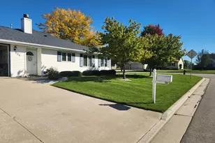 134 Ashland Ct, Sheboygan Falls, WI 53085 - Photo 3