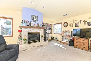 1123 N Sunnyslope Dr, Racine, WI 53406 - Photo 3
