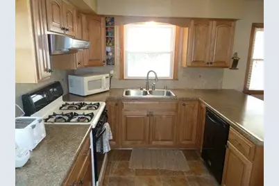 5260 N 82nd Ct, Milwaukee, WI 53218 - Photo 3