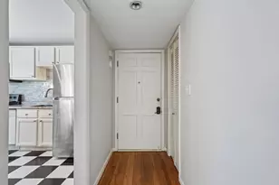 1335 E Randolph Ct, Milwaukee, WI 53212 - Photo 9