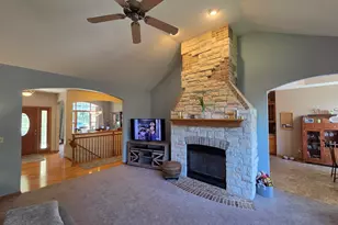 W193S6794 Hillendale Dr, Muskego, WI 53150 - Photo 3