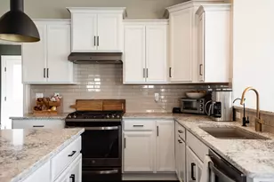 W223N4515 Boxleaf Ln, Pewaukee, WI 53072 - Photo 9