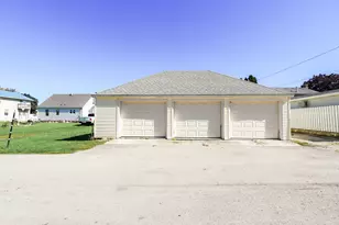 265 S Pine St, Burlington, WI 53105 - Photo 5