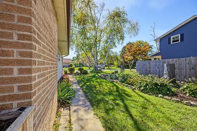 3514  Waterbury Ln, Racine, WI 53403 - Photo 7